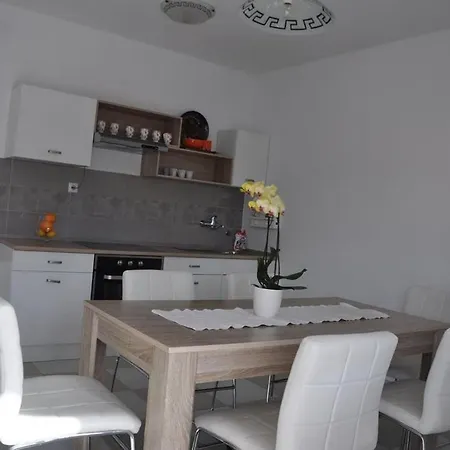 Apartment Maja Lopar