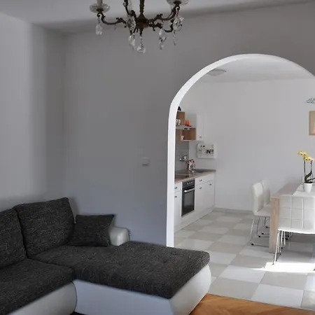 Maja Apartment *