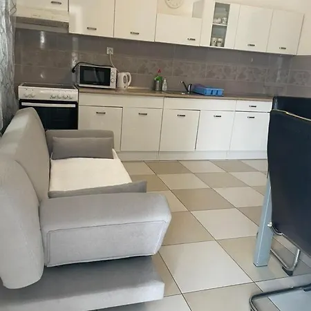Maja Apartment *