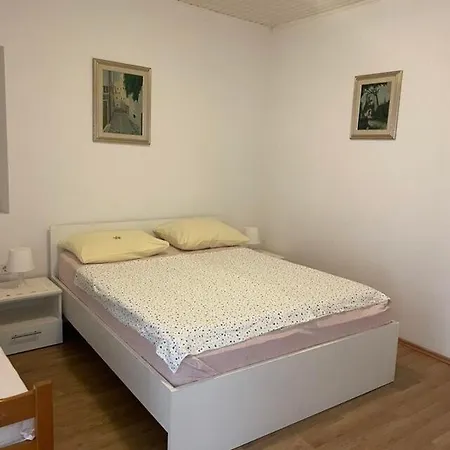 Maja Apartment *